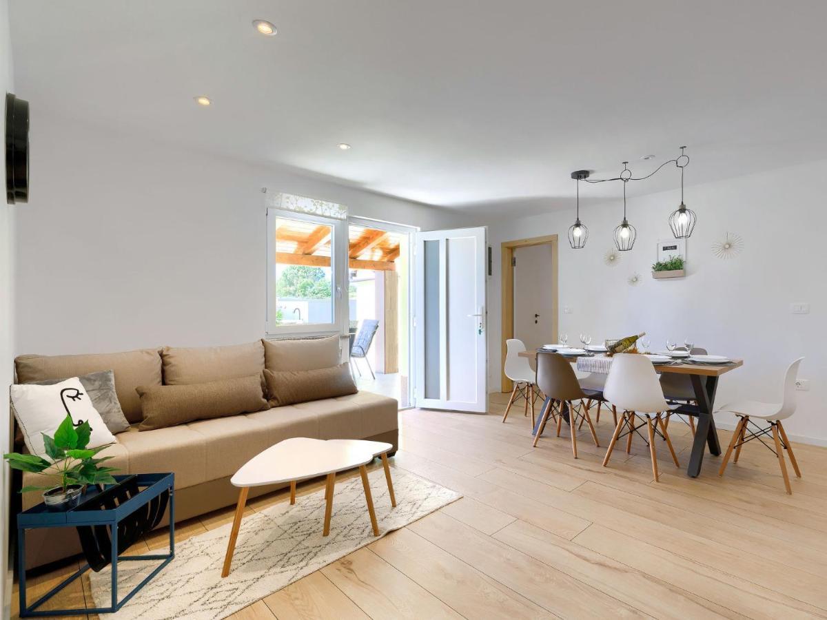 Holiday Home Laura By Interhome Пула Екстериор снимка